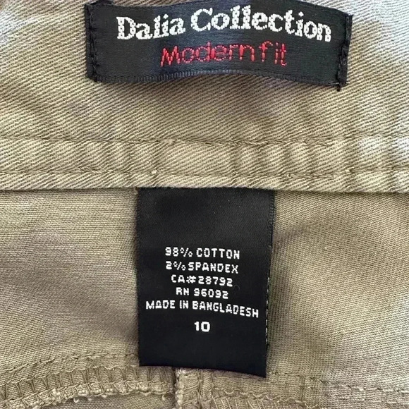 Dalia Collection Capris in Size 10 - Picture 3 of 3